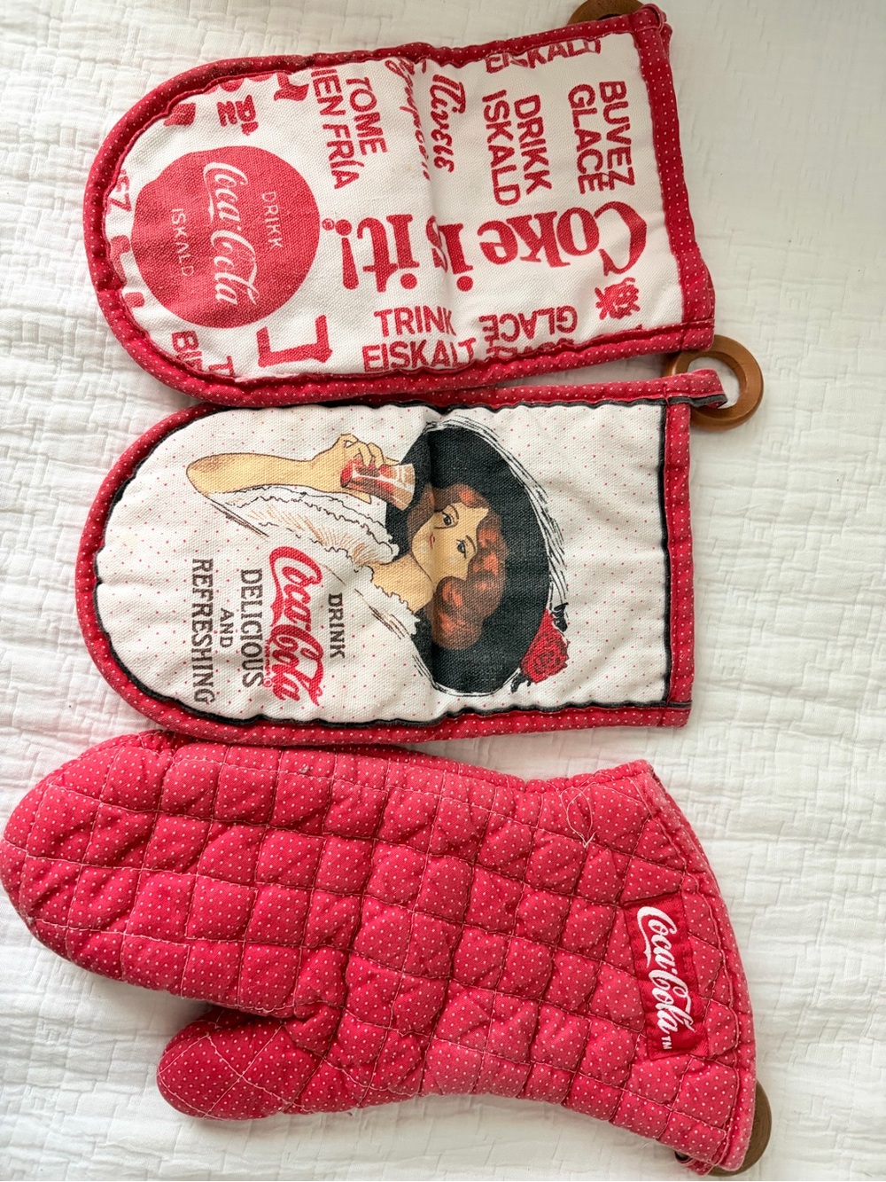 Vintage Coca-Cola Red and White Quilted Oven Mitt and Pot Holders Set